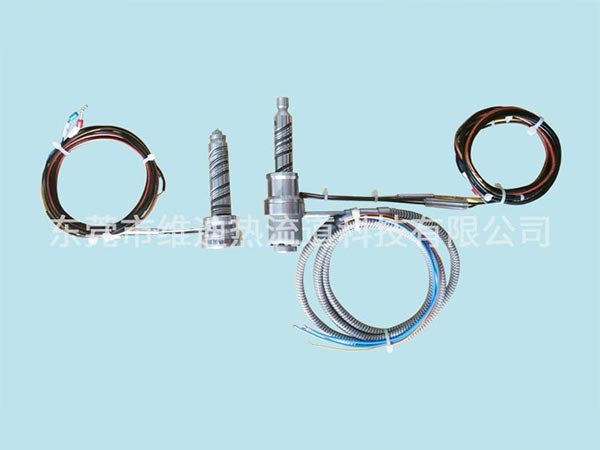  How do thermocouples with VDT-12 hot spout feedback temperature information in real time?